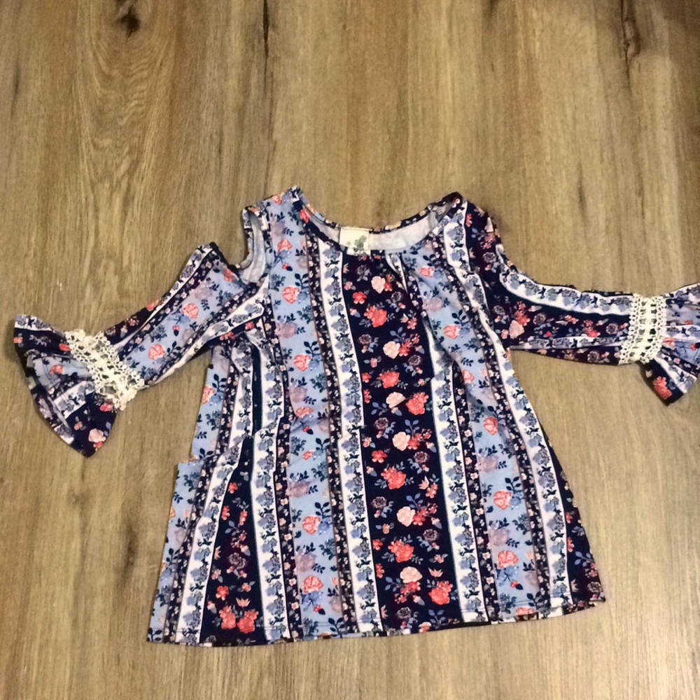 Cute lily bleu baby blue dark blue rose shirt❤️